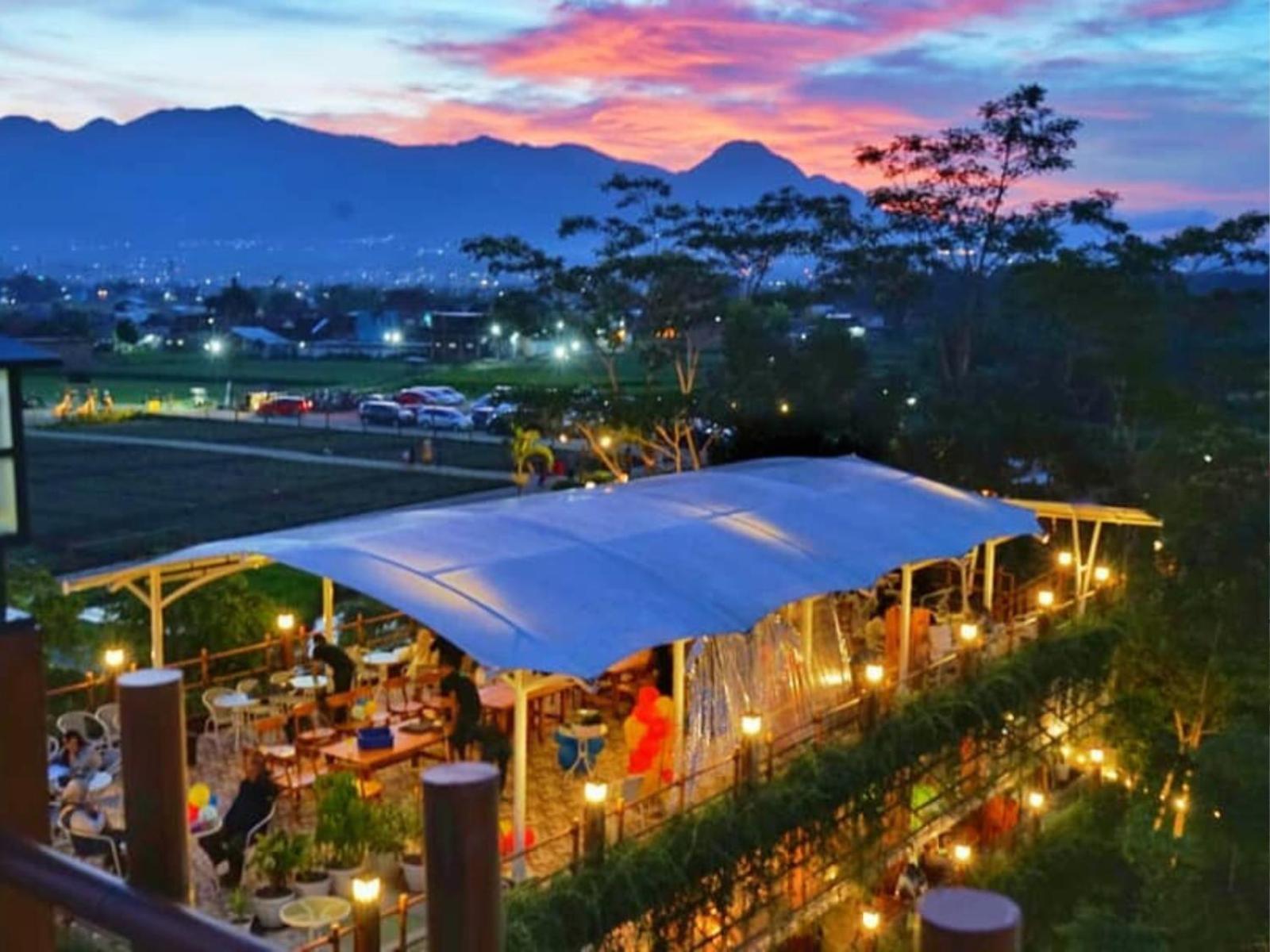 Villa Estetik Di Маланг Экстерьер фото